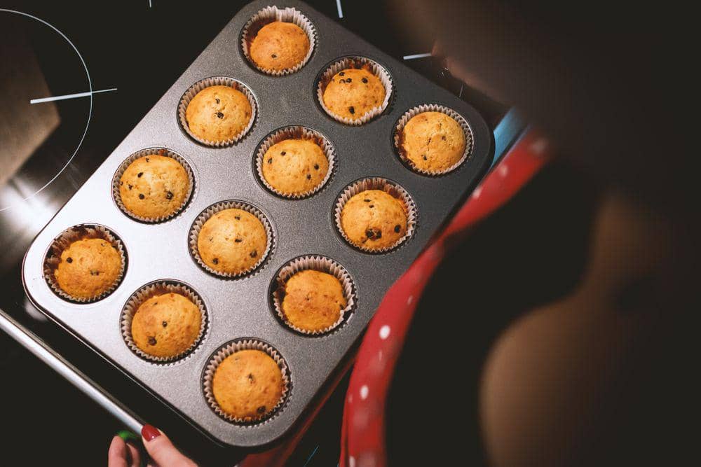 ilustrasi memanggang muffin