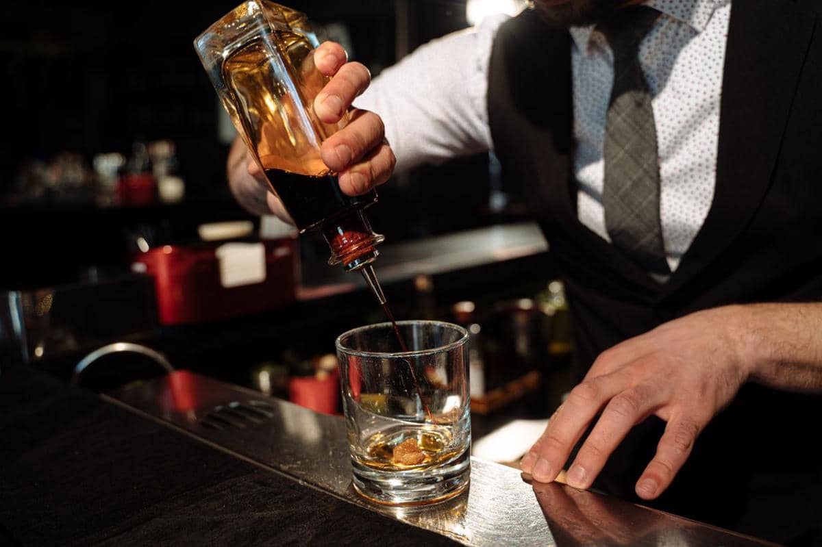 ilustrasi foto rum dan whisky