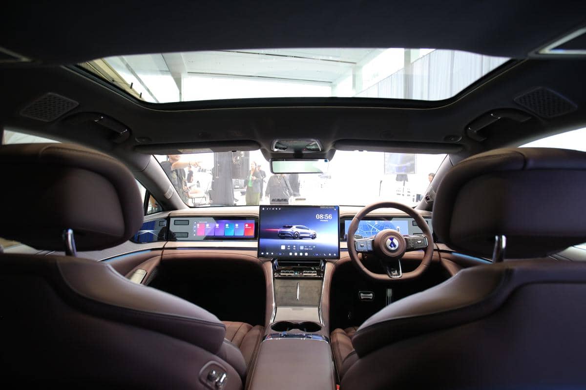 Tampilan eksterior Danza Z9GT bergaya grand tourer dengan bodi aerodinamis dan proporsi kendaraan yang elegan.