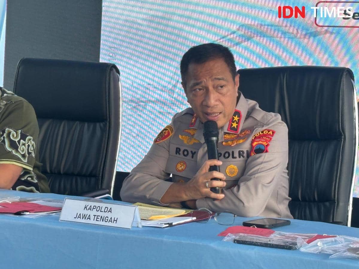 Kapolda Jateng Irjen Pol Roy Hardi Siahaan saat gelar perkara kasus oplosan LPG dan timbunan solar subsidi di Direskrimsus Polda Jateng di S