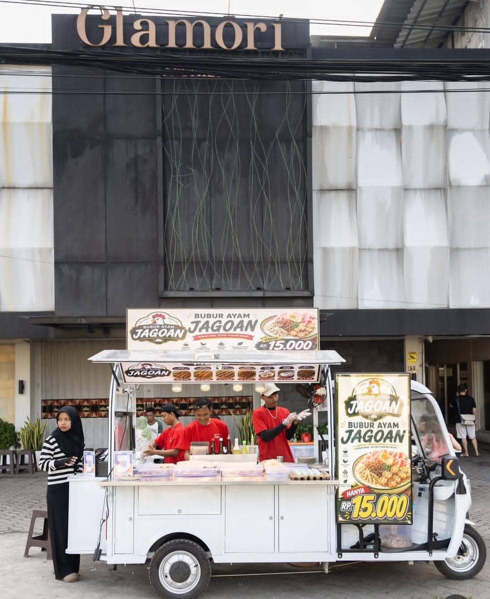 Tangkapan layar unggahan Instagram tentang Bubur Ayam Jagoan, sajian kuliner yang berlokasi di Bandar Lampung.