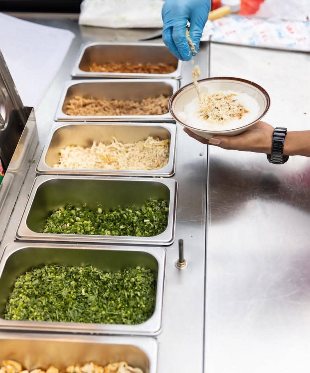 Sajian bubur ayam dari Bubur Ayam Jagoan, sebuah tempat kuliner di Bandar Lampung yang dibagikan lewat Instagram.