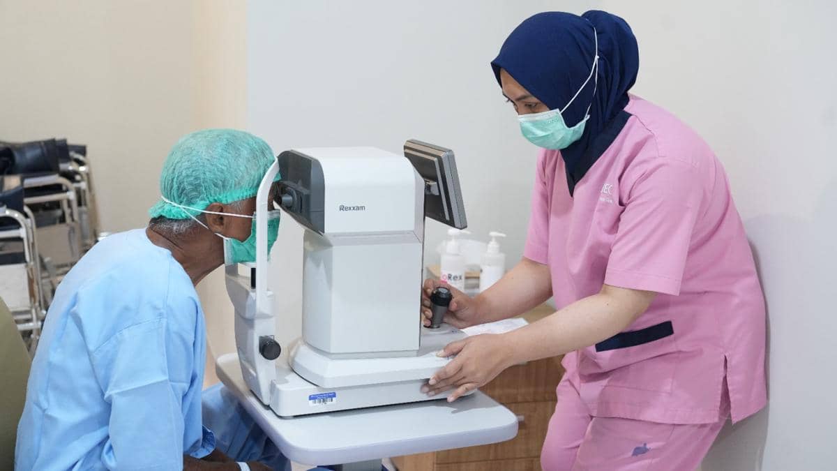 JEC Eye Hospitals and Clinics menggelar operasi katarak tanpa biaya bagi masyarakat di Sulawesi Selatan dan Sulawesi Tenggara. (Dok. Istime