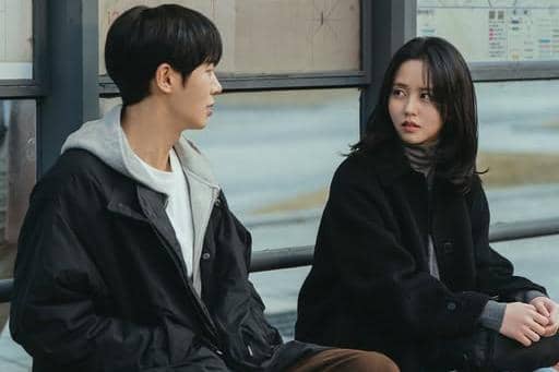 7 Act of Service Min Jae pada You Jin di Between Steps, Manis!