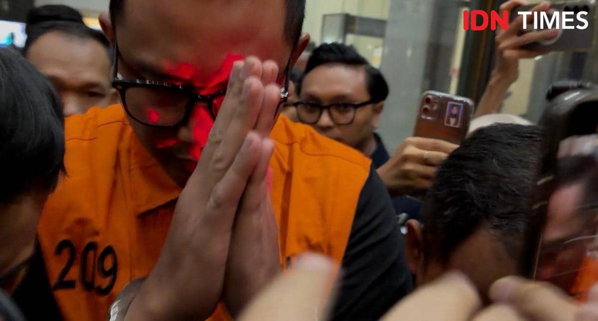 Bupati Klaten Ditahan KPK, Bungkam Soal Uang dalam Tong