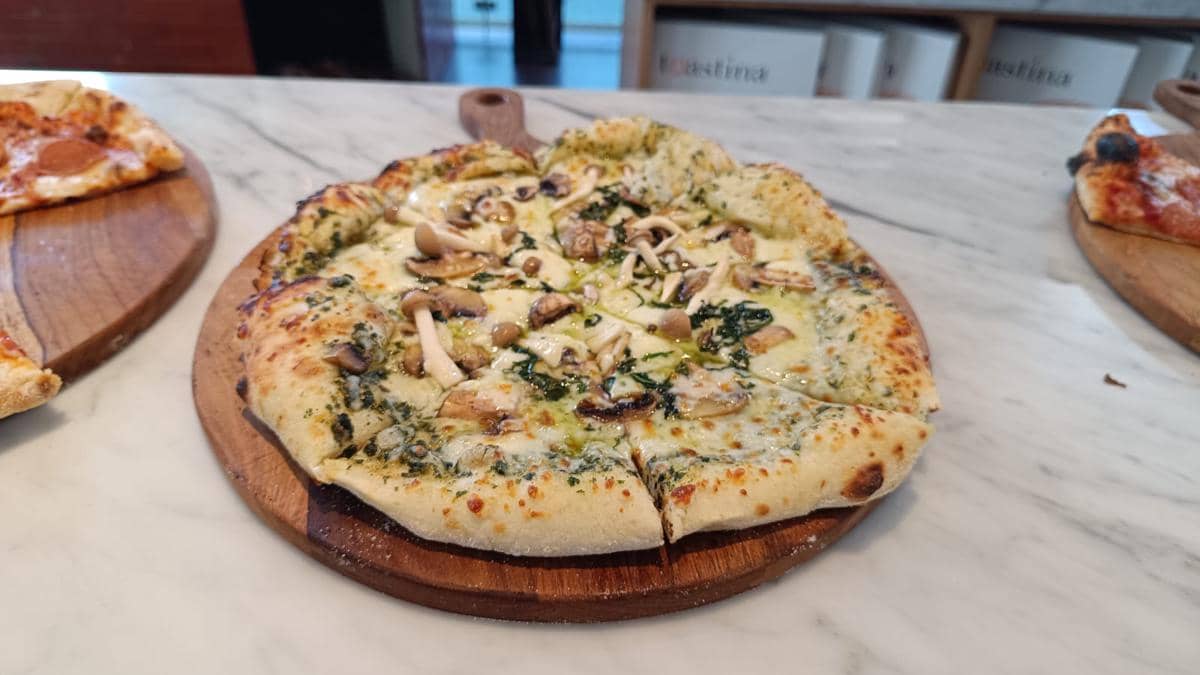 8 Tempat Makan Pizza Lokal di Bandung Bisa Buat Kuliner Akhir Pekan