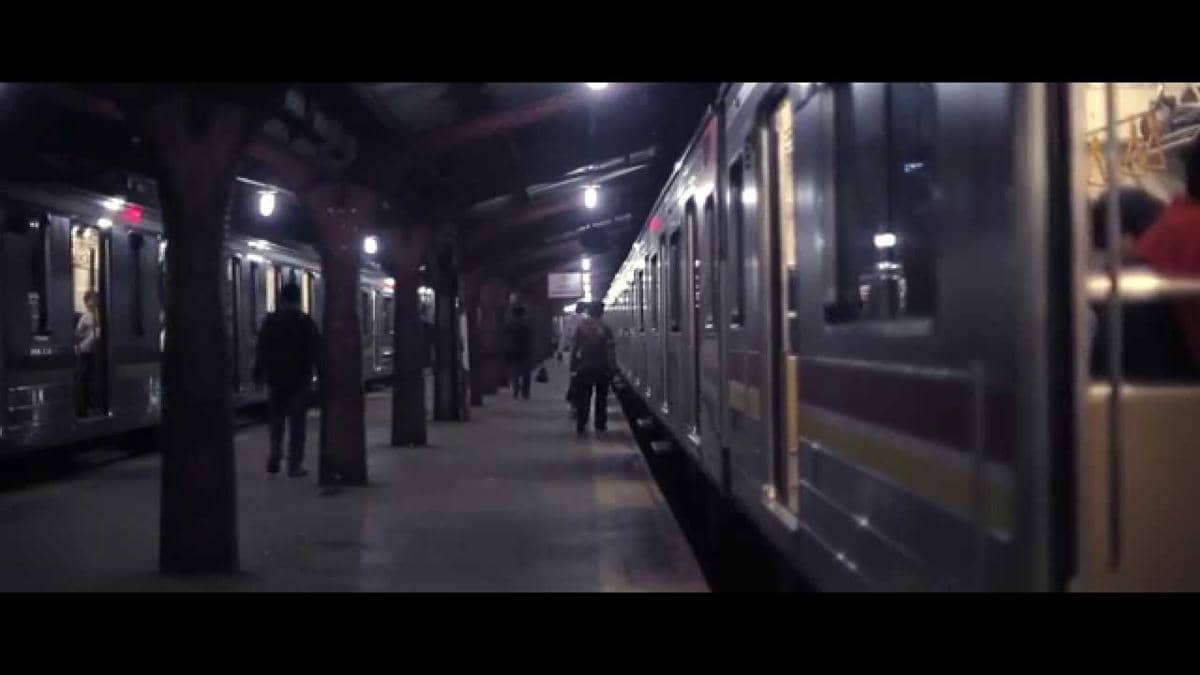 cuplikan video klip "Terlalu Lama Sendiri"