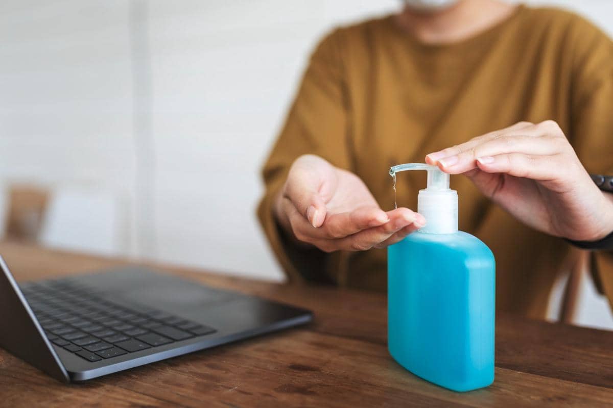 Benarkah Hand Sanitizer Bisa Menggantikan Cuci Tangan dengan Sabun?