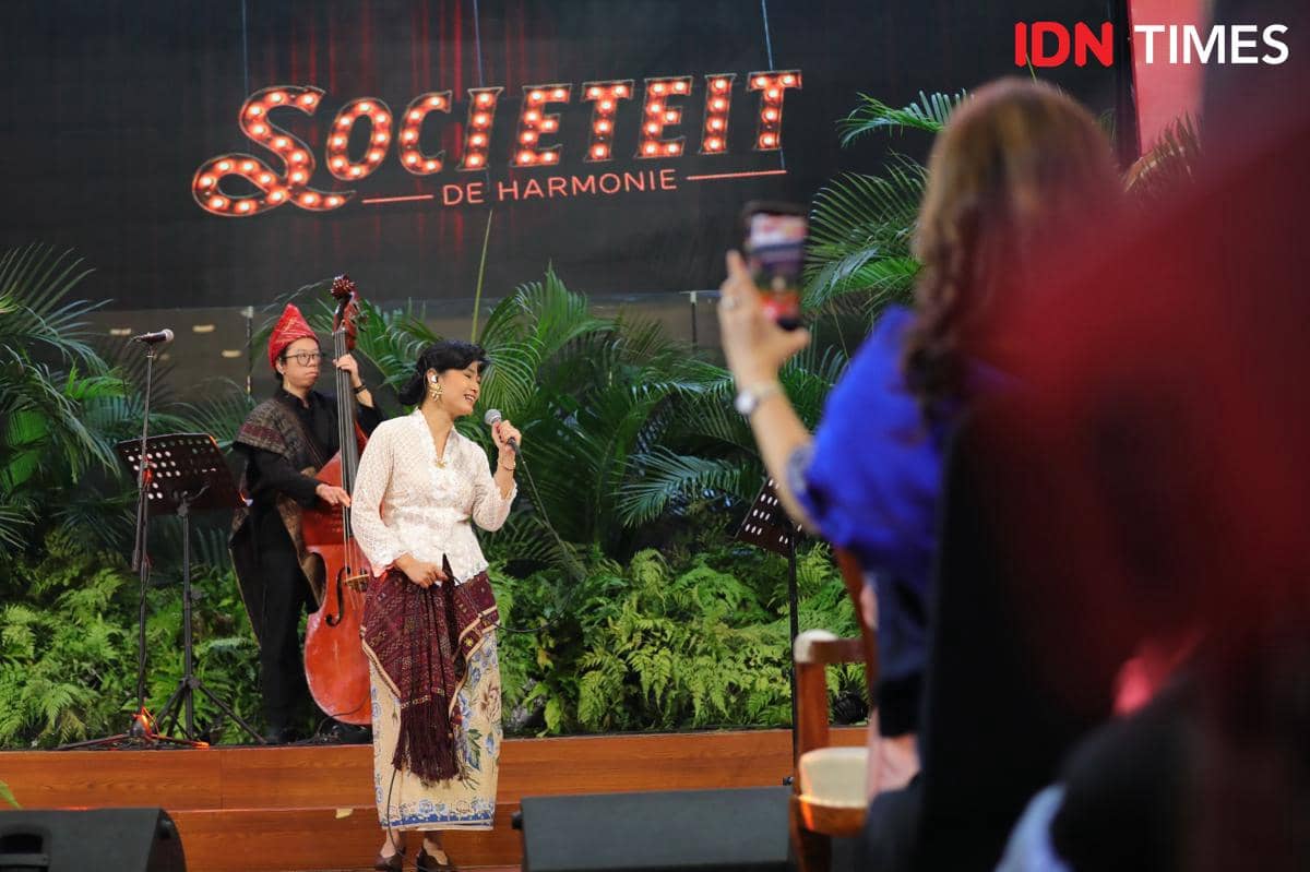 Momen Langka, Societeit de Harmonie Bawakan Lagu Batak