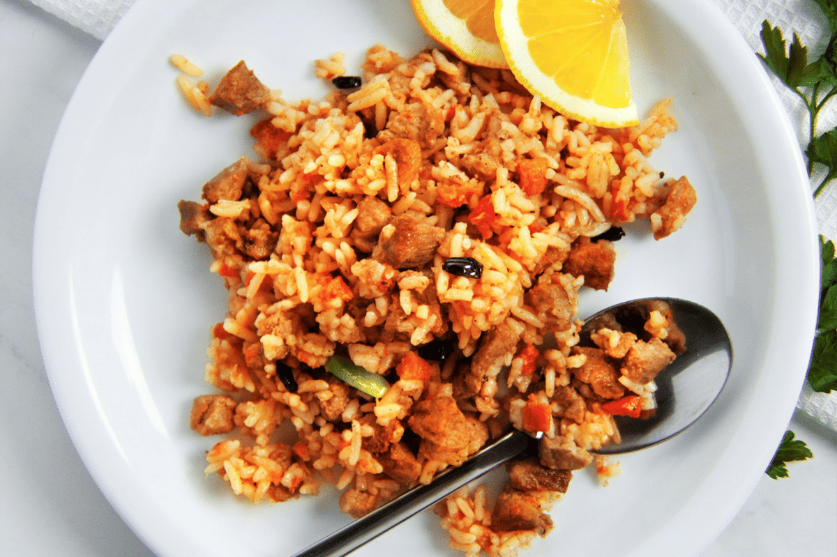 ilustrasi tomato garlic chicken rice