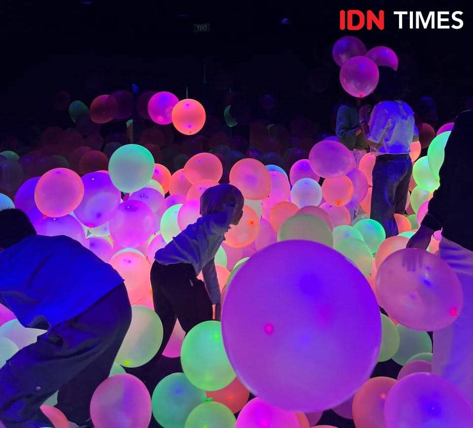 Potret Neon Nebula, Dopamine Land, Central Park Mall 2, Jakarta Barat