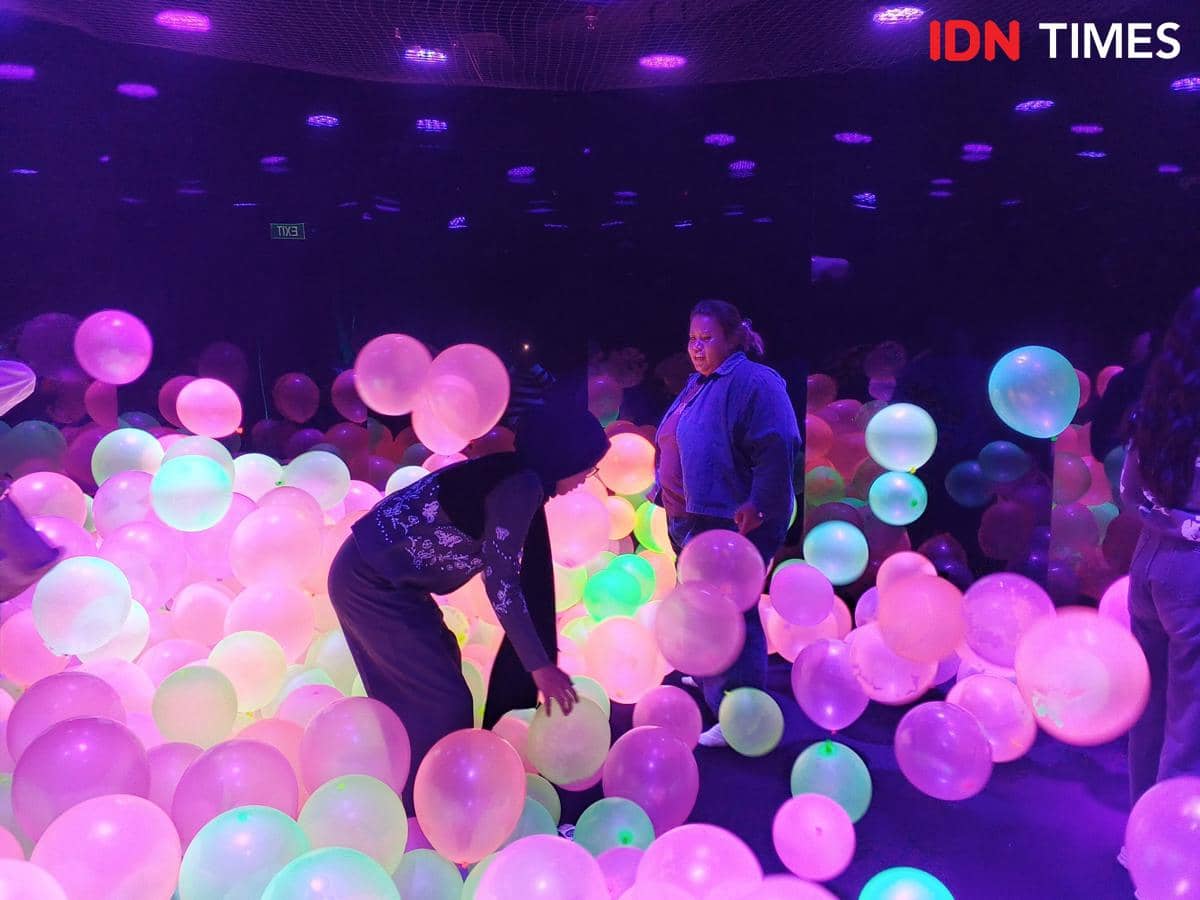 Room experience Neon Nebula Dopamine Land Jakarta, Central Park Mall 2 Jakarta, Jumat (16/10/2026)