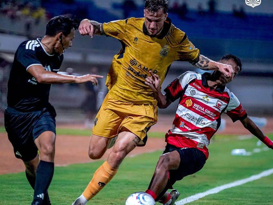 Potret skuad Bhayangkara Presisi Lampung FC melawan Madura United di Stadion Stadion Gelora Madura Ratu Pamelingan, Jumat (16/10/2026) malam