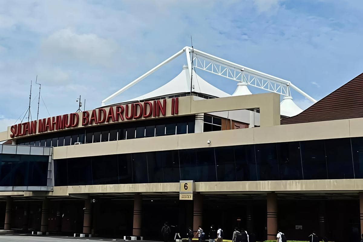 Bandara Internasional Sultan Mahmud Badaruddin II atau SMB II di Palembang, dengan kompleks bangunan bandara.