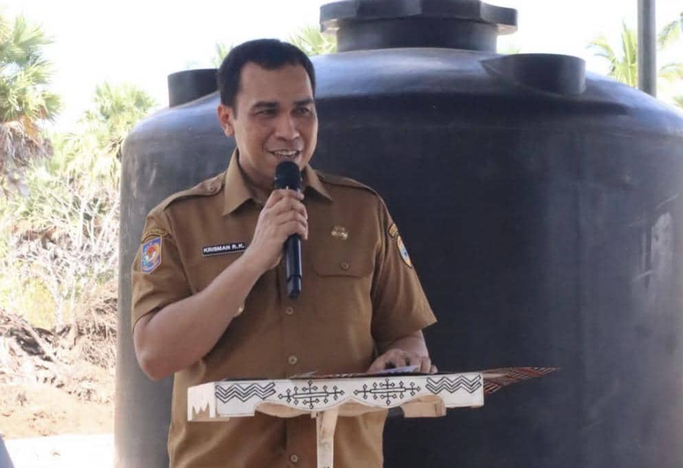 Potret Bupati Sabu Raijua, Krisman Riwu Kore, dalam dokumentasi resmi yang dibagikan Prokopim Sabu Raijua.