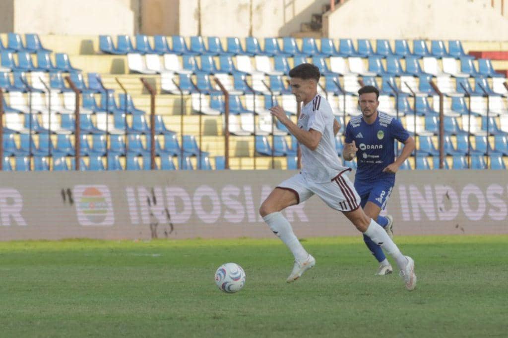 PSIM Yogyakarta versus PSM Makassar pada musim 2026/2027.