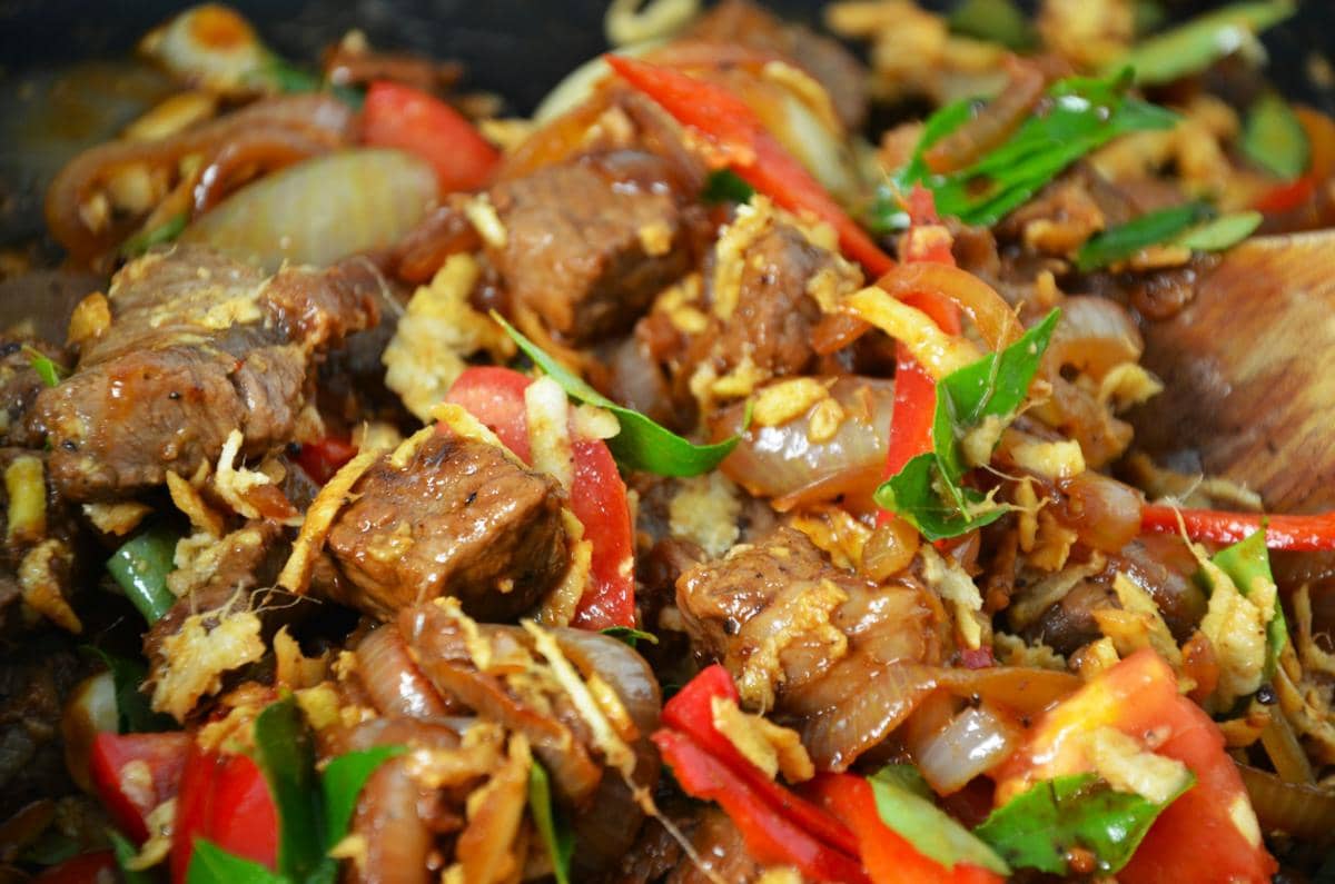 Resep Ntxuag, Daging Babi Rebus Rempah dengan Serai dan Daun Jeruk