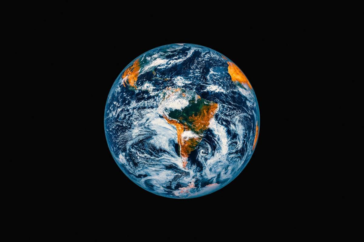 ilustrasi bumi di luar angkasa (unsplash.com/ostudio)