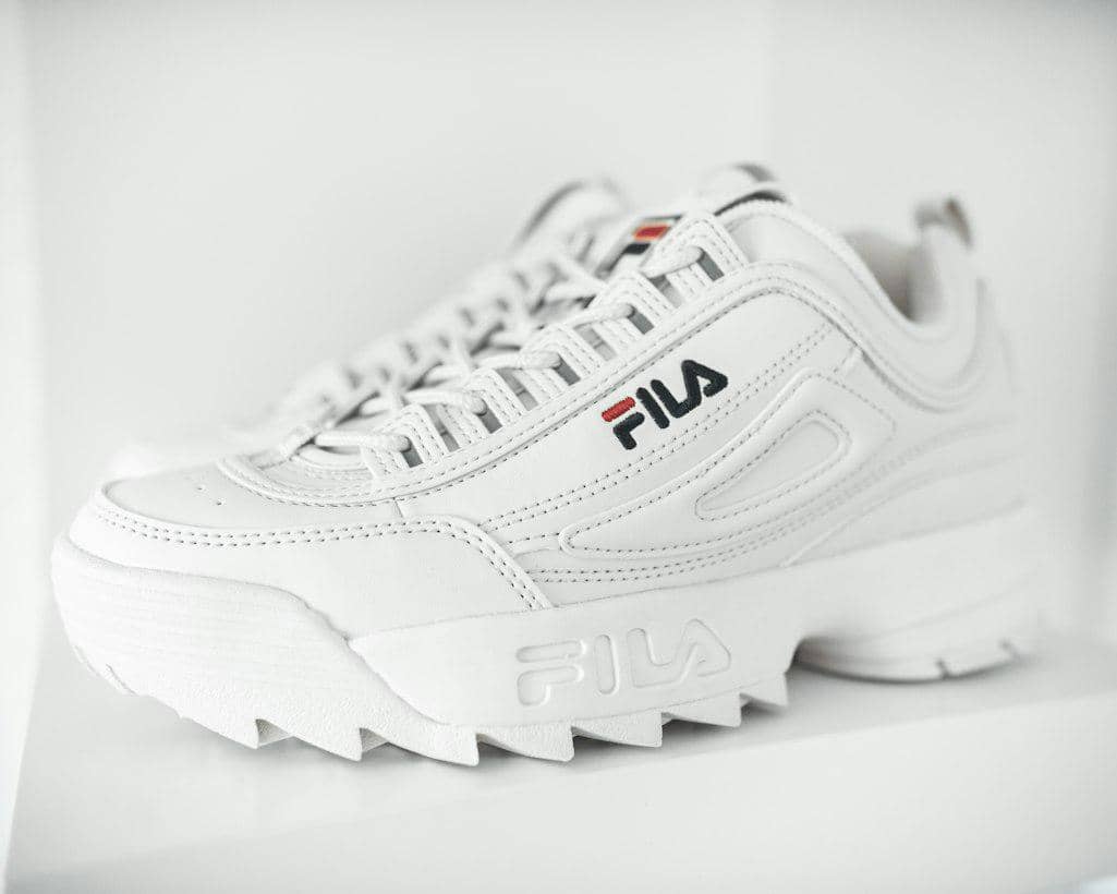 ilustrasi sepatu Fila