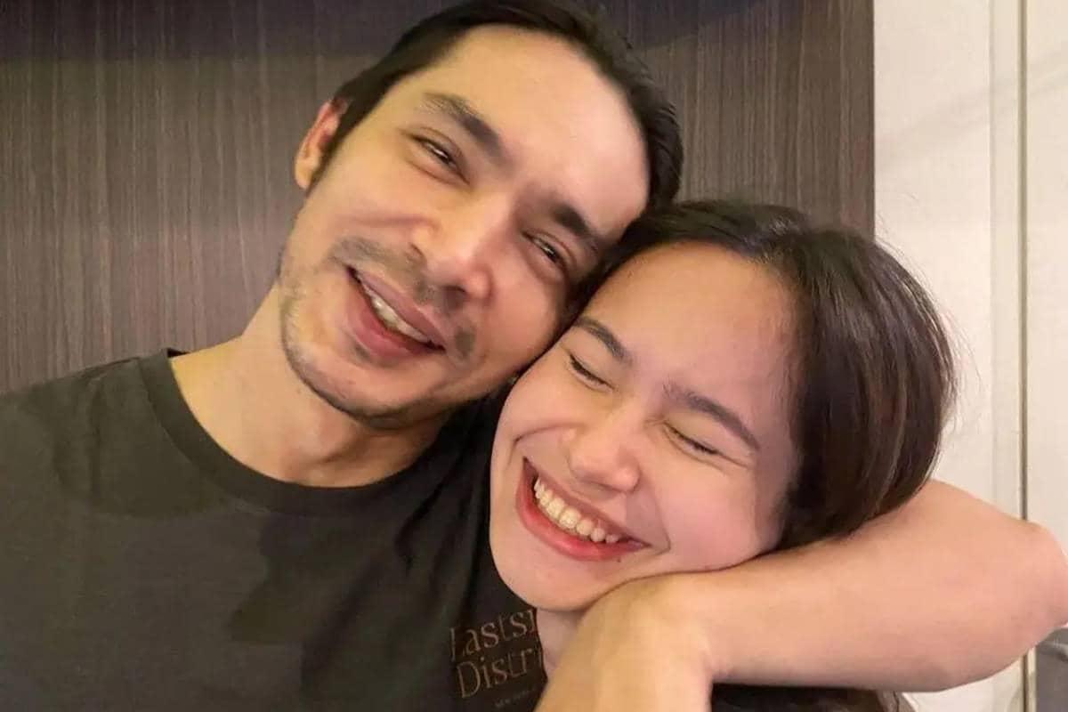 Satine Zaneta Latihan Angkat Galon di Pundak untuk Film, Abimana Antusias