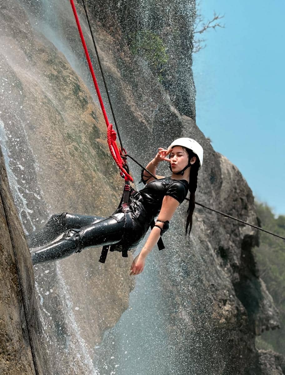 Happy Asmara canyoneering di Pantai Umbul Waru