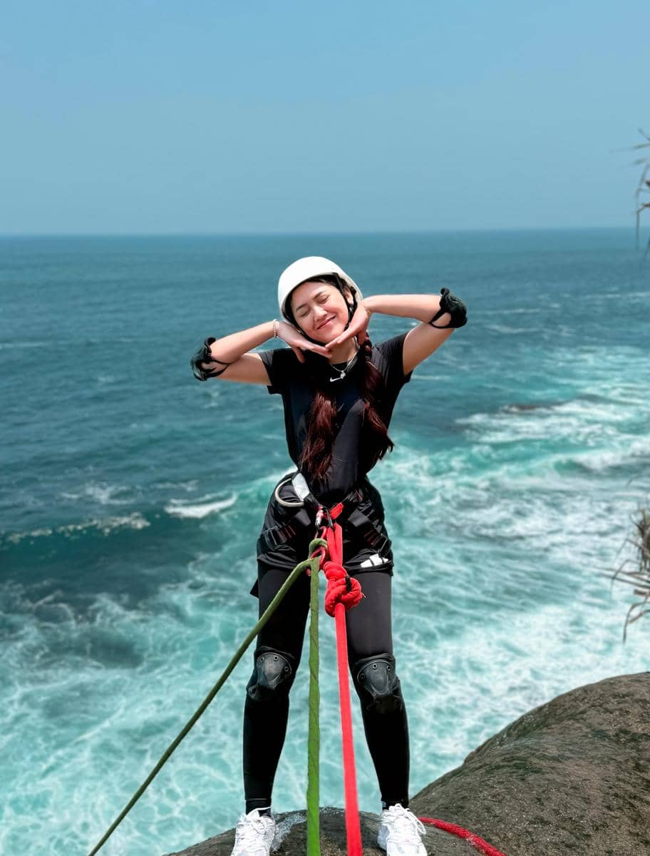 Happy Asmara canyoneering di Pantai Umbul Waru