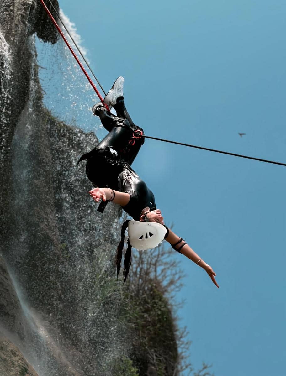 Happy Asmara canyoneering di Pantai Umbul Waru