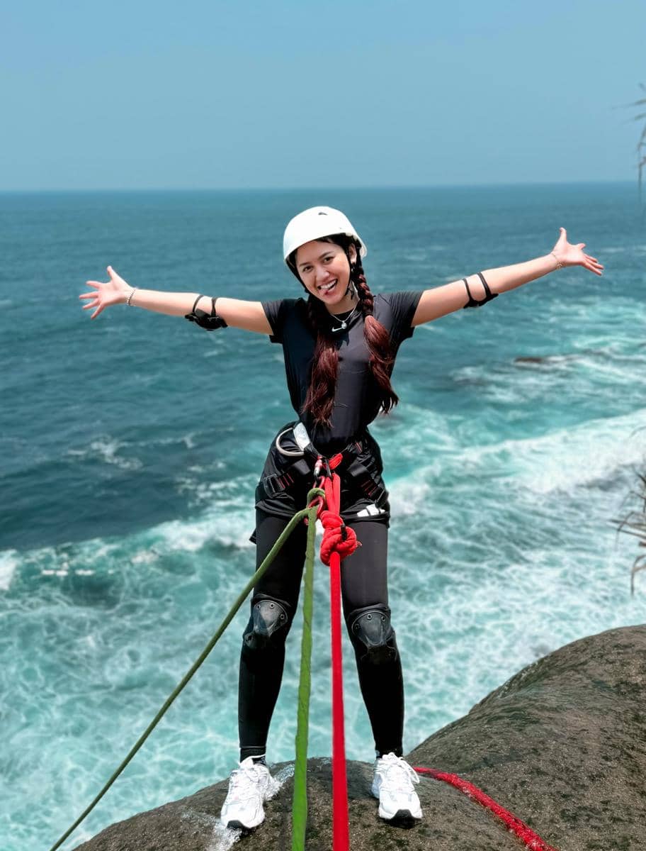 Happy Asmara canyoneering di Pantai Umbul Waru