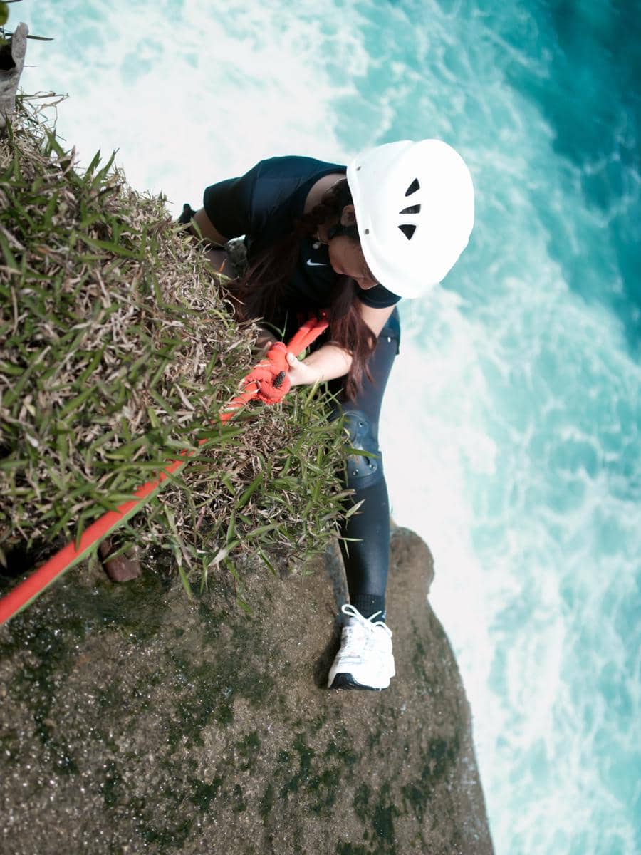 Happy Asmara canyoneering di Pantai Umbul Waru