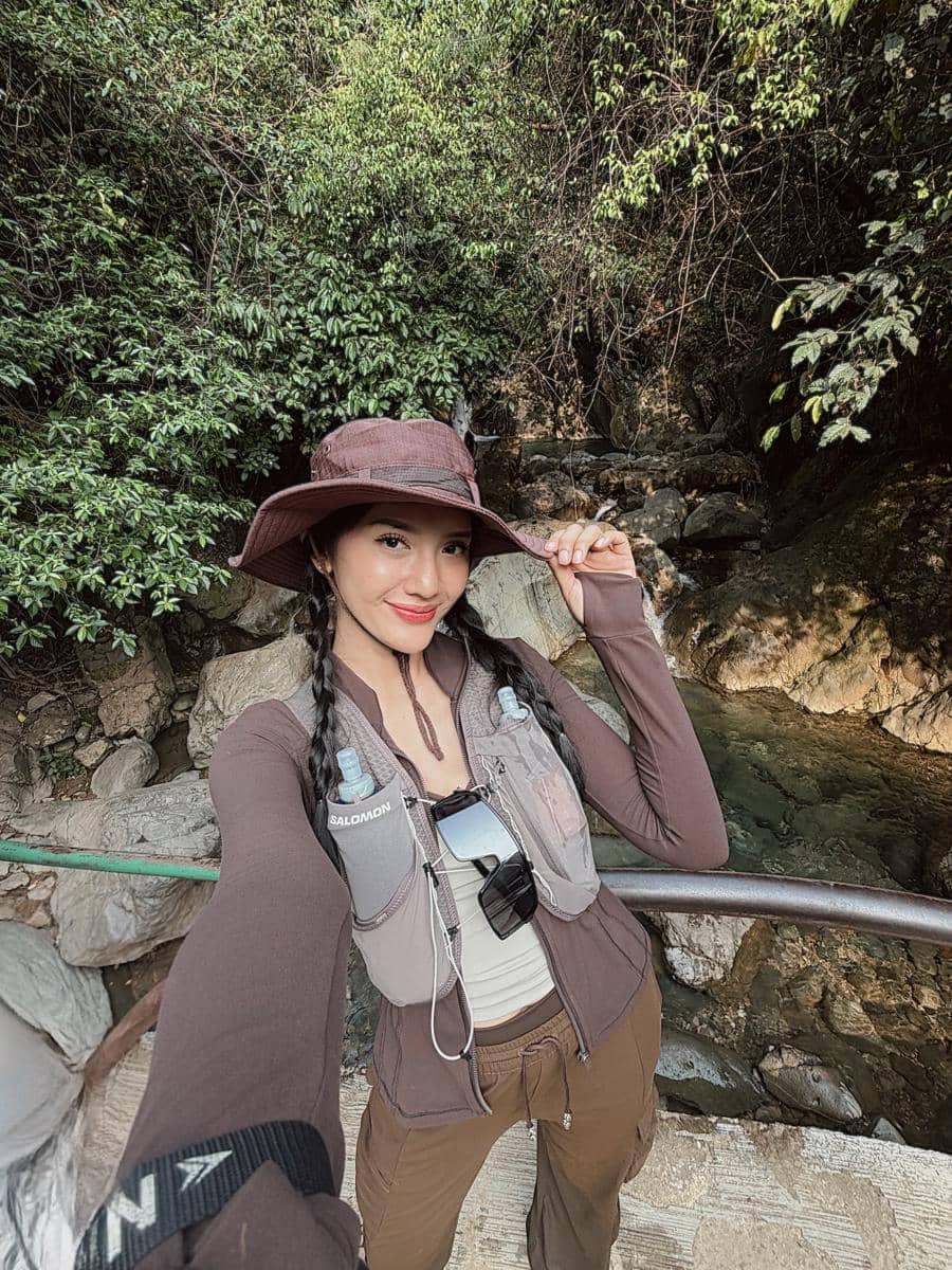 Anissa Aziza dan sahabat hiking ke Curug Leuwi Hejo