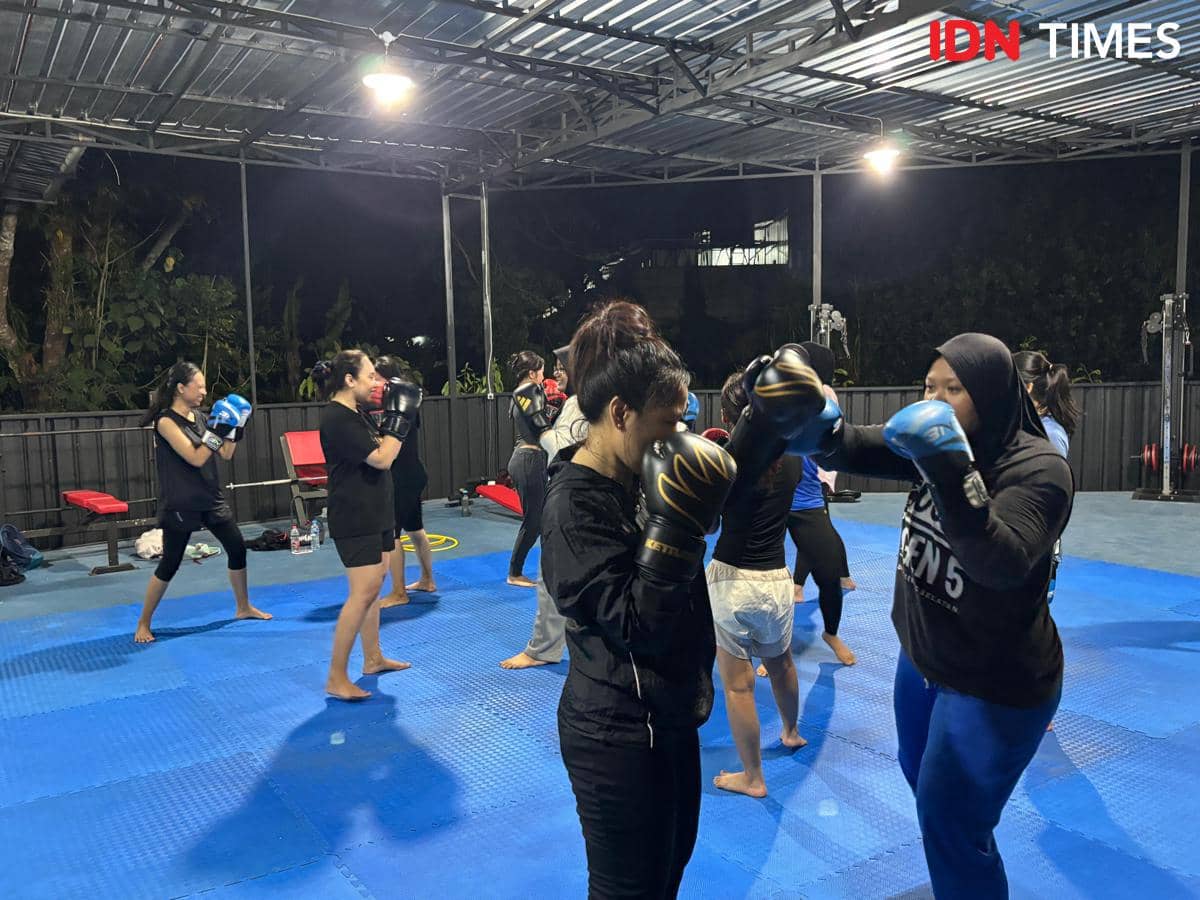 Olahraga kickboxing. (IDN Times/Herlambang Jati Kusumo)