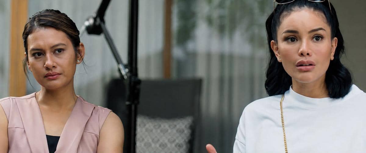 Baim Wong dan Raihanun tampil dalam salah satu adegan film Beautiful Pain, cuplikan promosi produksi film tersebut.