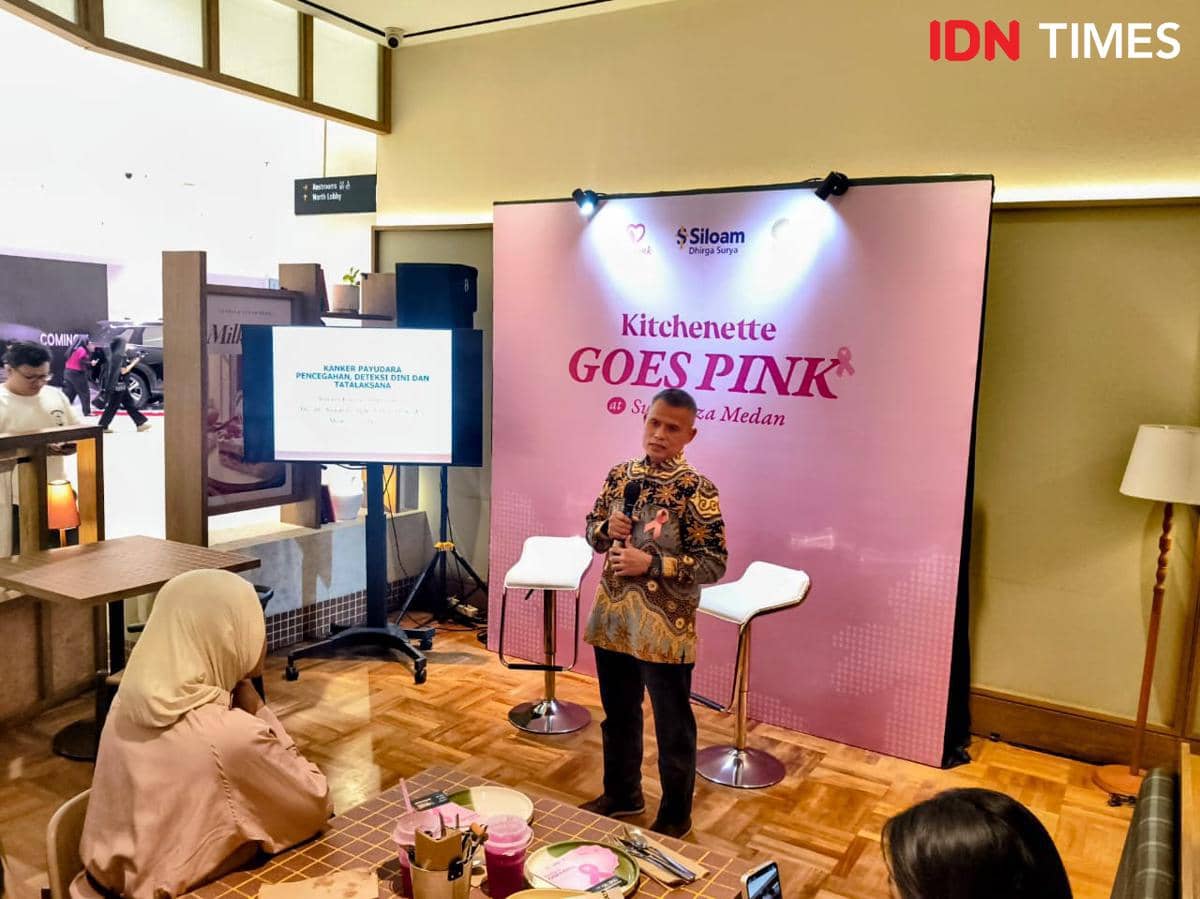 Peserta kampanye Kitchenette Goes Pink mendukung program 10 ribu USG gratis untuk deteksi kanker payudara.