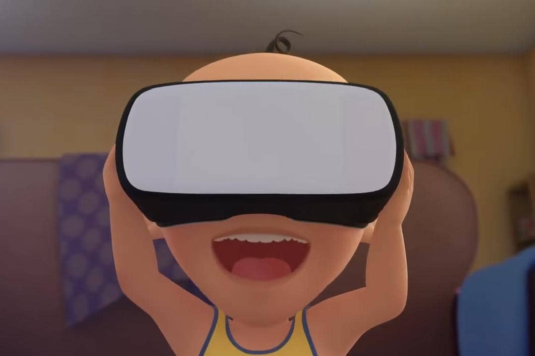 Upin tampak keasyikan mencoba VR Headset milik Abang Salleh