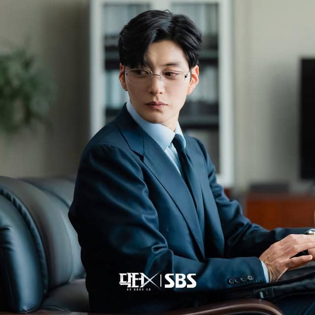 Jang Seung Jo di drama Doctor X: Mafia in White