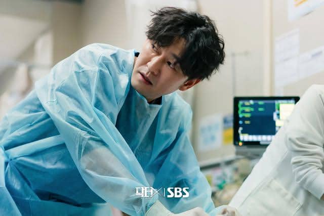 still cuts drama Doctor X: Mafia in White