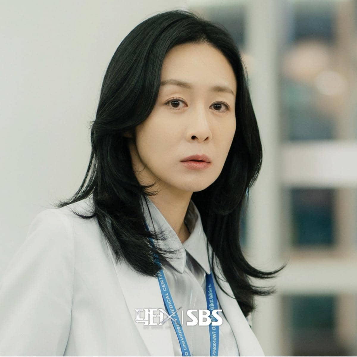 Potongan adegan dari drama Doctor X produksi SBS yang memperlihatkan cuplikan visual serial televisi tersebut.