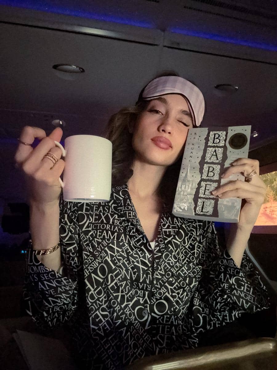 Cinta Laura berpose untuk unggahan di akun Instagram @claurakiehl, seperti tercantum pada keterangan foto.