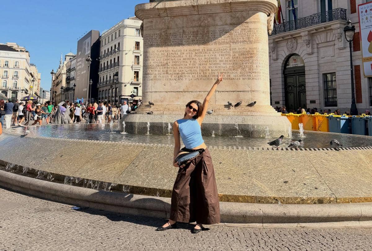 Keseruan Vedika Pinto Liburan di Spanyol, Main ke Puerta del Sol