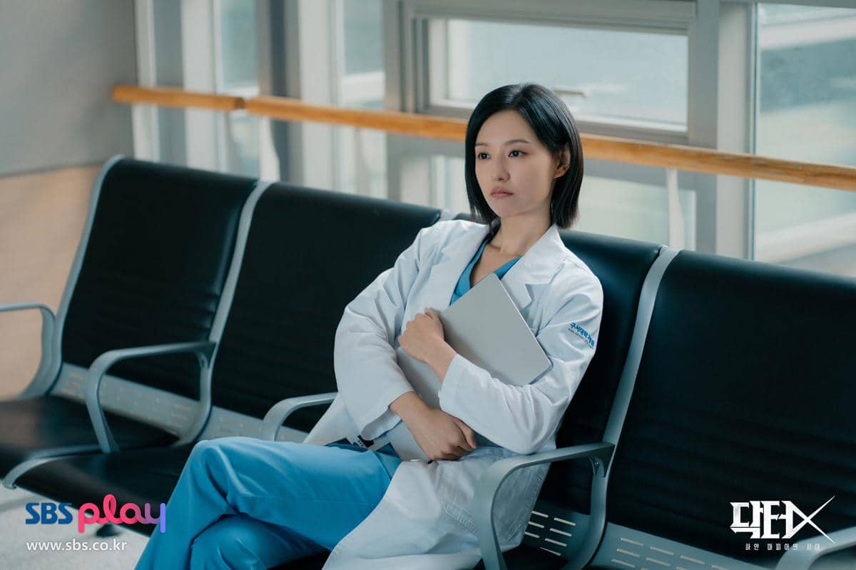 Potongan adegan dari drama Korea Doctor X: Mafia in White produksi SBS dalam materi promosi serial tersebut.