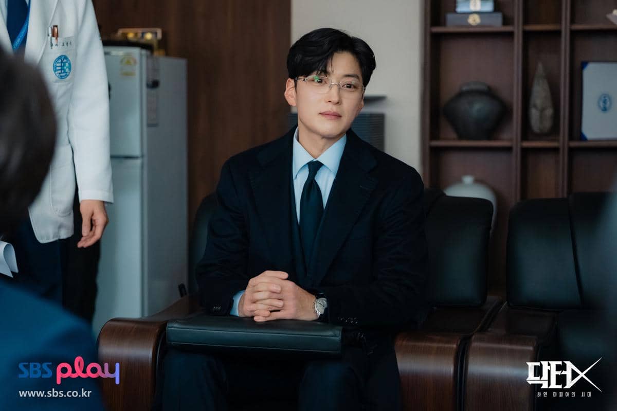 Cuplikan drama Korea Doctor X: Mafia in White produksi SBS yang menampilkan adegan dari serial tersebut.