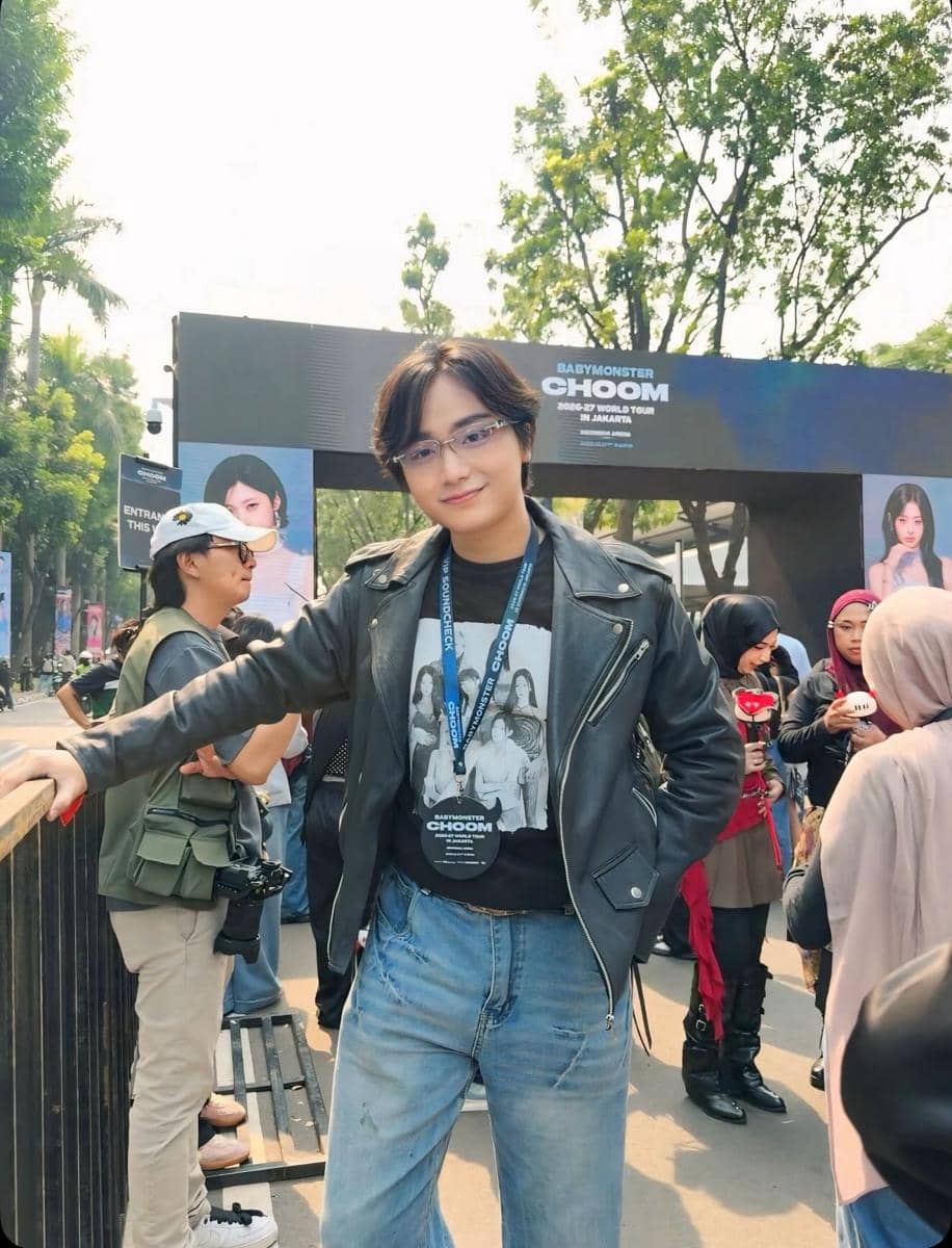 Seorang artis menghadiri konser BABYMONSTER di Jakarta dalam unggahan akun Instagram pribadi leonrdozan.