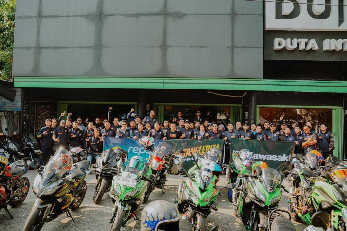 Dokumentasi kolaborasi Repsol dengan Kawasaki Duta Intika Mataram dalam sebuah kegiatan kemitraan.