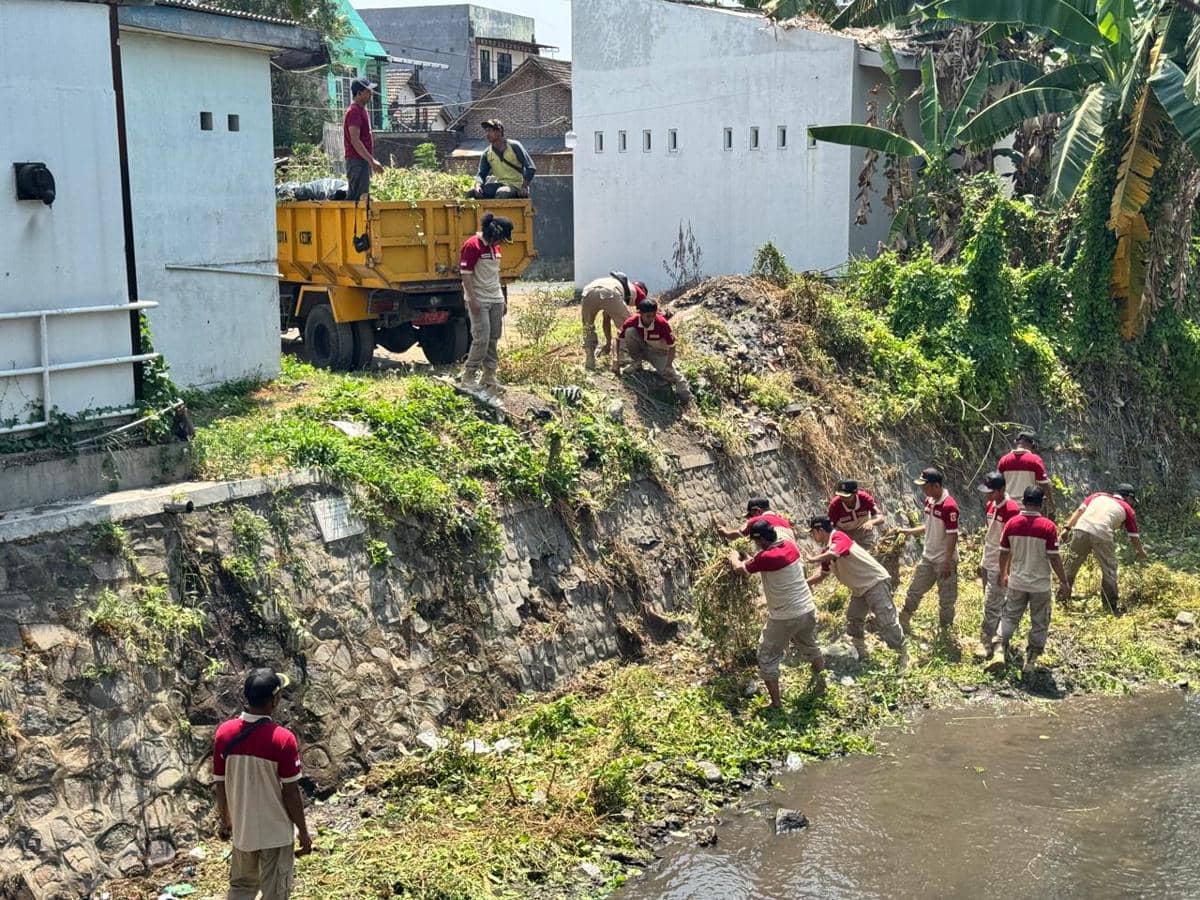 Parpol Ini Bikin Aksi Bersih-bersih Sungai hingga Angkut Sampah