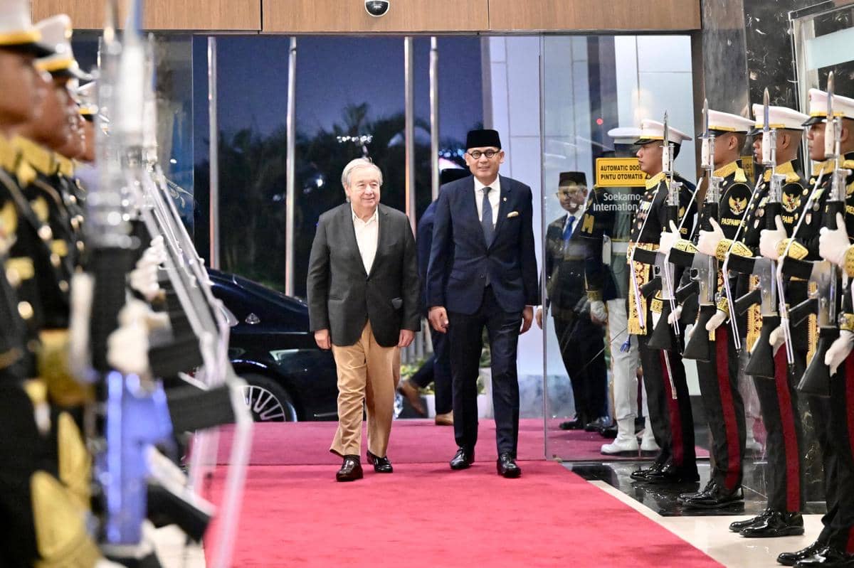 Sekretaris Jenderal Perserikatan Bangsa-Bangsa (PBB), António Guterres tiba di Indonesia disambut Menteri Luar Negeri RI Arrmanatha Christia