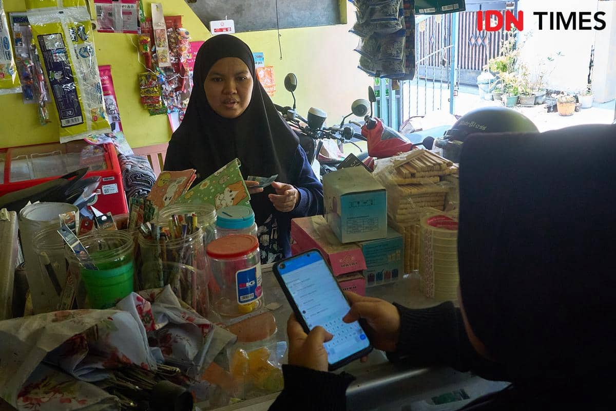 Dagang Tetap Jalan, Ongkos Internet Berkurang