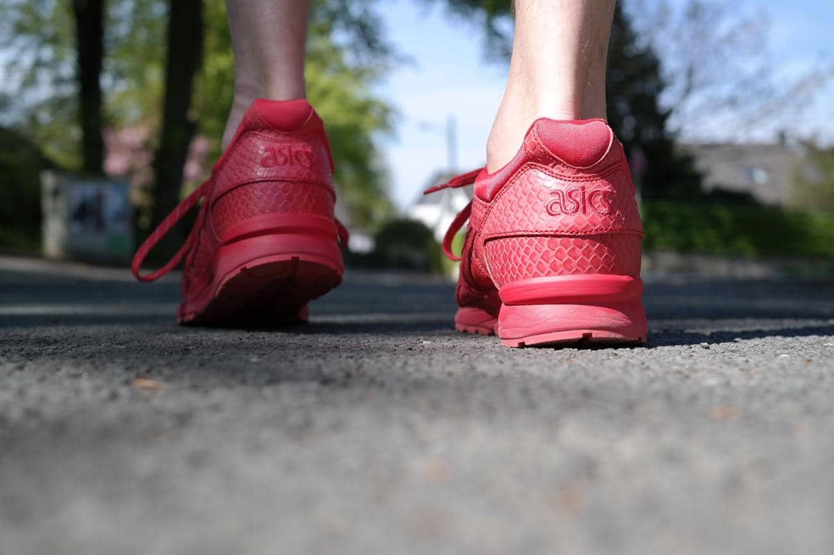ilustrasi sepatu ASICS