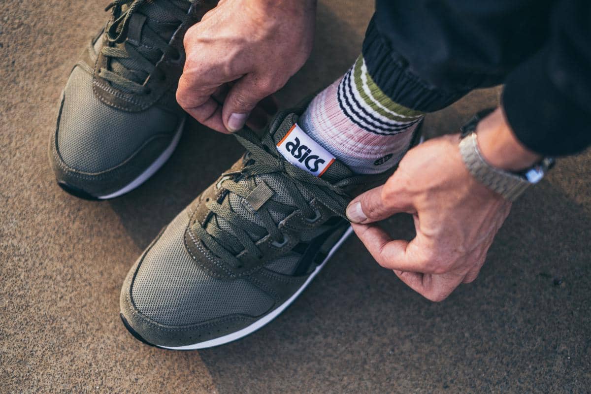 ilustrasi sepatu ASICS