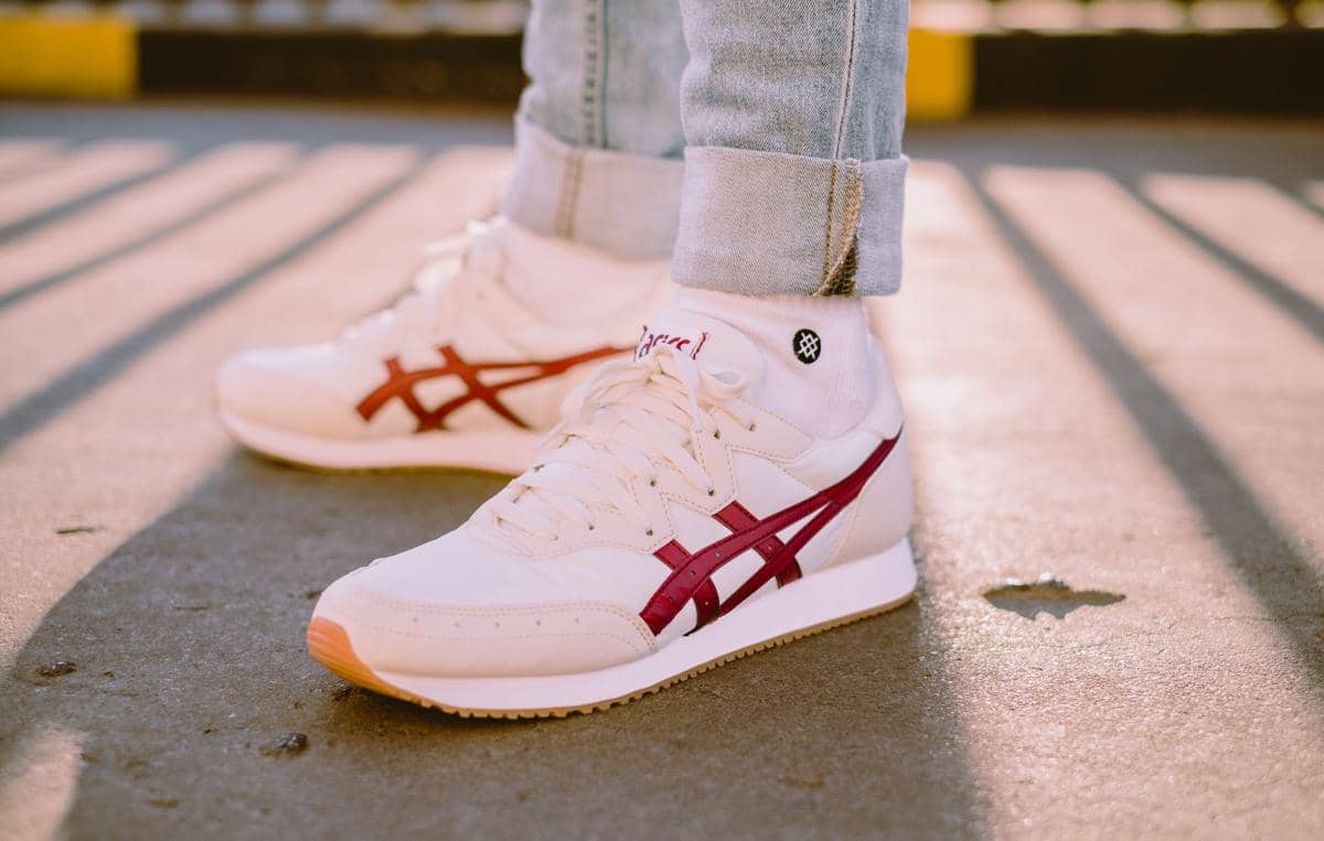 ilustrasi sepatu ASICS