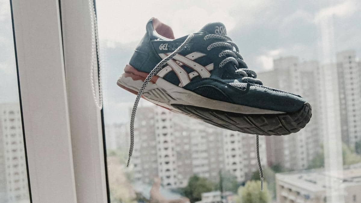ilustrasi sepatu ASICS